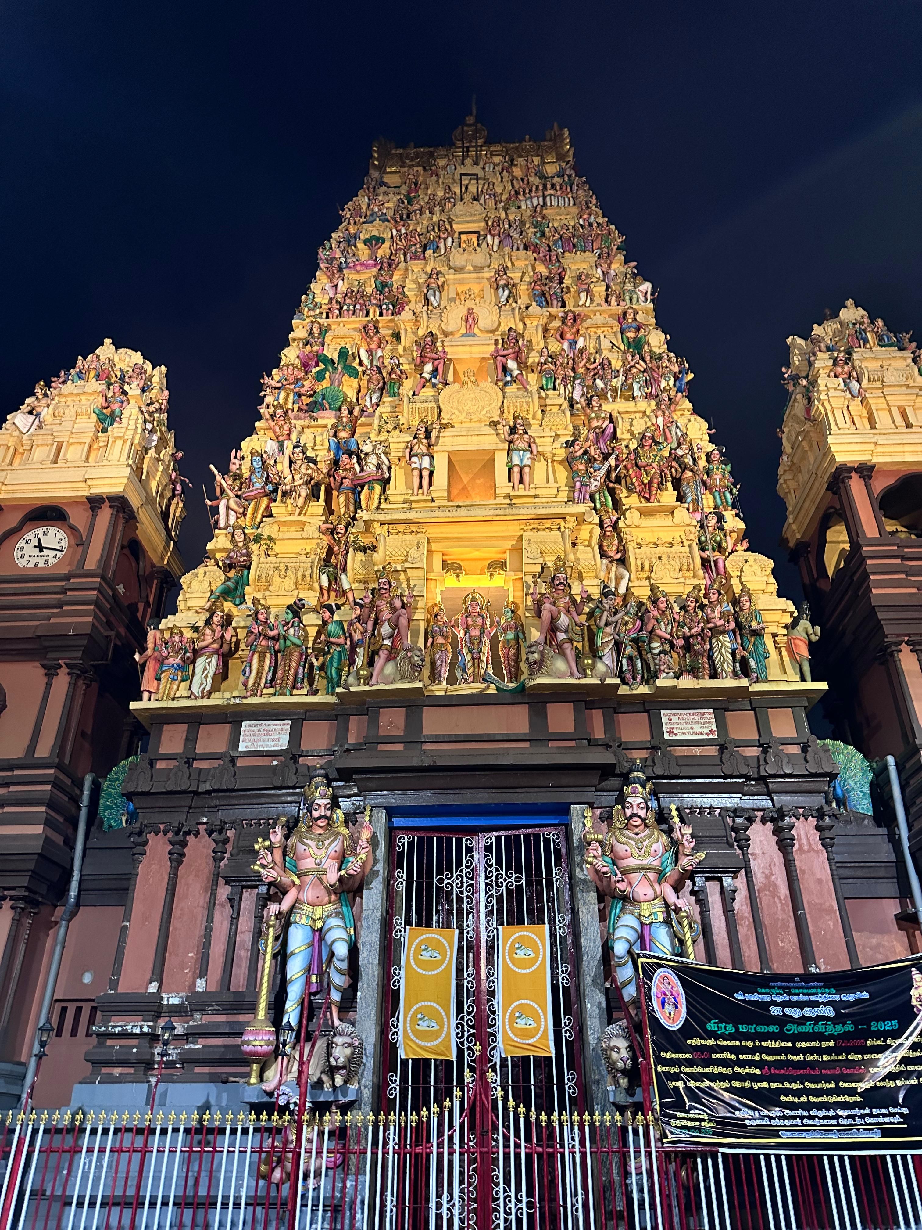 Индуистский храм Arulmigu Sivasubramaniya Swamy. Фото 2